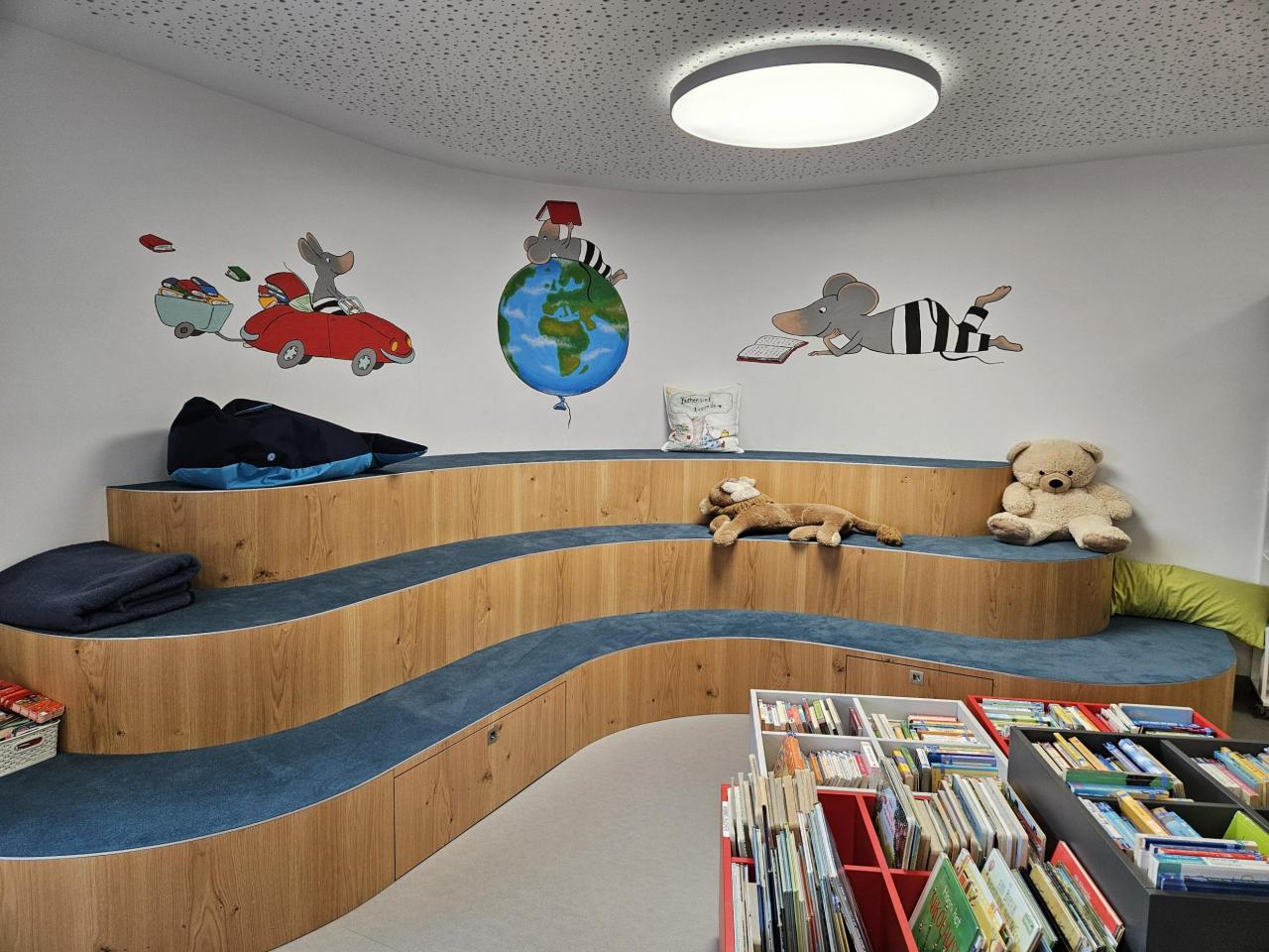 Bücherei Lesetreppe Wandbild